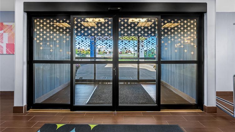 Spark by Hilton Cleveland Beachwood Exterior