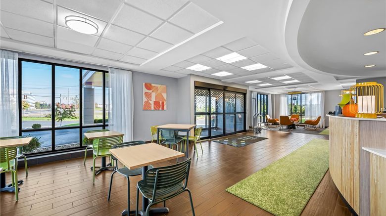 <b>Spark by Hilton Cleveland Beachwood Lobby</b>. Images powered by <a href="https://iceportal.shijigroup.com/" title="IcePortal" target="_blank">IcePortal</a>.