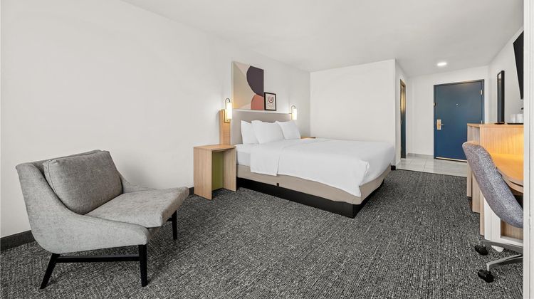 Comfort Suites Room