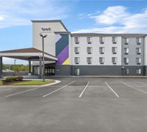 Comfort Suites Exterior