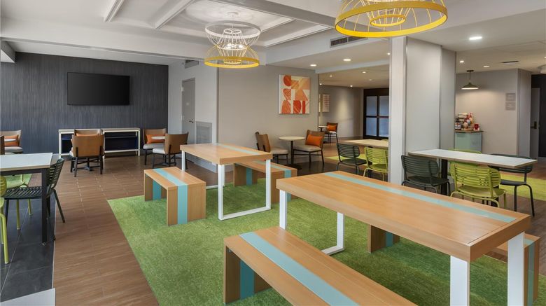 <b>Spark by Hilton Atlanta Airport South Co Restaurant</b>. Images powered by <a href="https://iceportal.shijigroup.com/" title="IcePortal" target="_blank">IcePortal</a>.