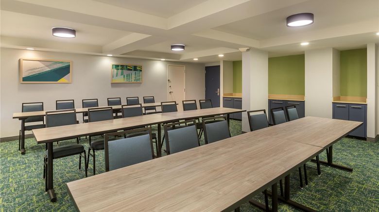 <b>Spark by Hilton Atlanta Airport South Co Meeting</b>. Images powered by <a href="https://iceportal.shijigroup.com/" title="IcePortal" target="_blank">IcePortal</a>.