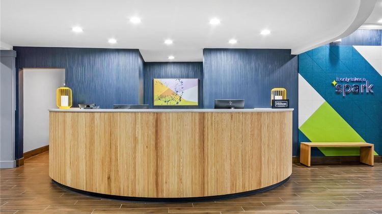 Spark by Hilton Cincinnati Fairfield Lobby