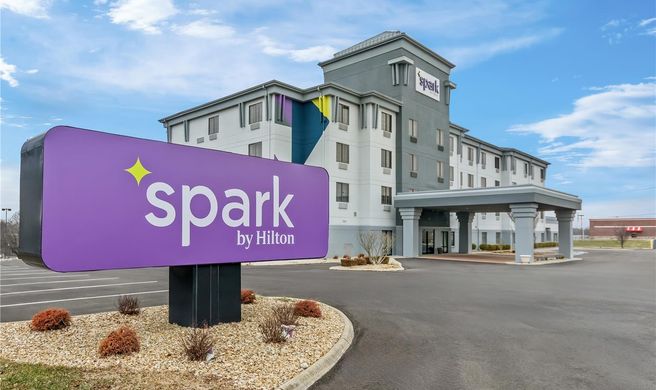 Spark by Hilton Cincinnati Fairfield Exterior