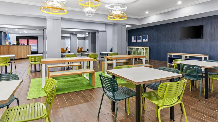Spark by Hilton Cincinnati Fairfield Restaurant