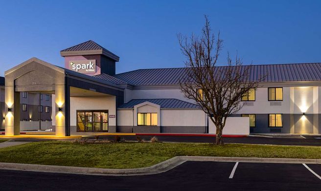Spark by Hilton Bentonville Exterior