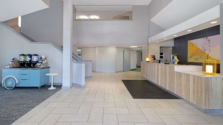 <b>Spark by Hilton Bentonville Lobby</b>. Images powered by <a href="https://iceportal.shijigroup.com/" title="IcePortal" target="_blank">IcePortal</a>.