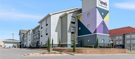 Spark by Hilton Shawnee Exterior