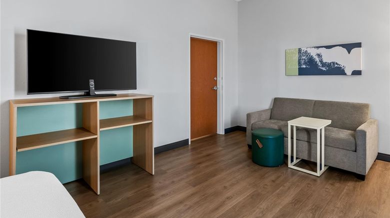 <b>Spark by Hilton Shawnee Room</b>. Images powered by <a href="https://iceportal.shijigroup.com/" title="IcePortal" target="_blank">IcePortal</a>.