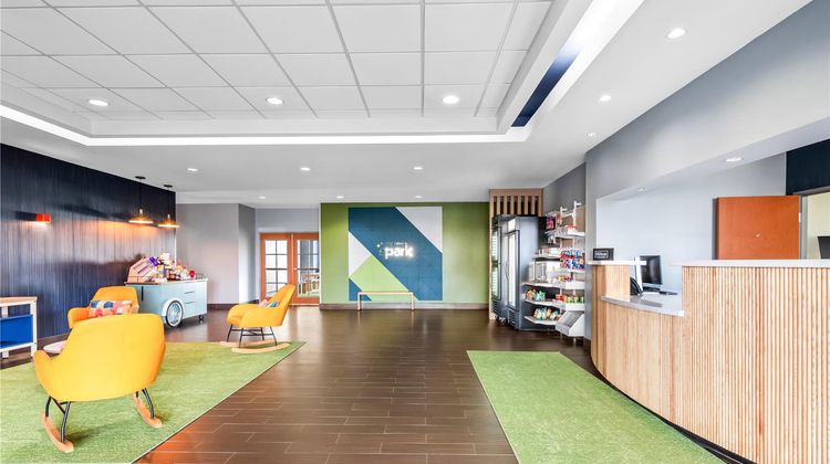 Spark by Hilton Shawnee Lobby