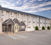 Sleep Inn & Suites Clarion Exterior