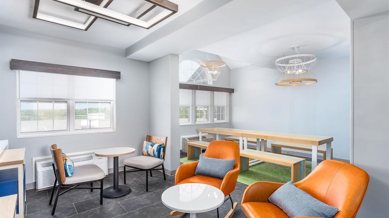 <b>Sleep Inn & Suites Clarion Lobby</b>. Images powered by <a href="https://iceportal.shijigroup.com/" title="IcePortal" target="_blank">IcePortal</a>.