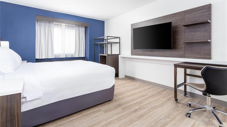 Sleep Inn & Suites Clarion Room
