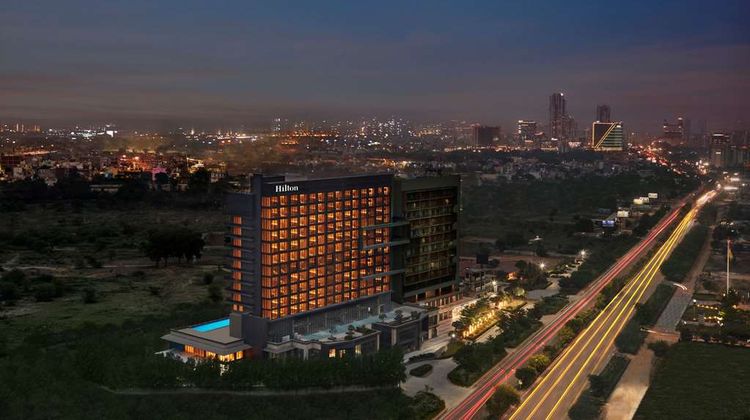 Hilton Gurugram Baani City Centre Exterior