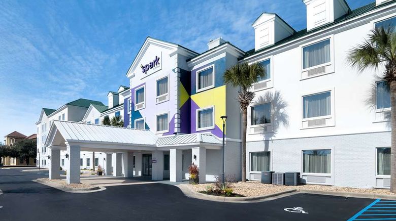 Spark by Hilton Destin Exterior. Images powered by <a href="https://iceportal.shijigroup.com" target="_blank" rel="noopener">Ice Portal</a>.