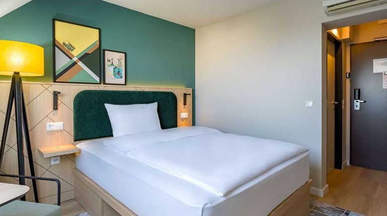<b>Spark by Hilton Stuttgart Sindelfingen Room</b>. Images powered by <a href="https://iceportal.shijigroup.com/" title="IcePortal" target="_blank">IcePortal</a>.