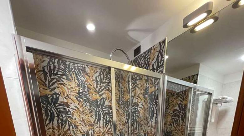 <b>Sure Hotel by Best Western Turin City Room</b>. Images powered by <a href="https://iceportal.shijigroup.com/" title="IcePortal" target="_blank">IcePortal</a>.