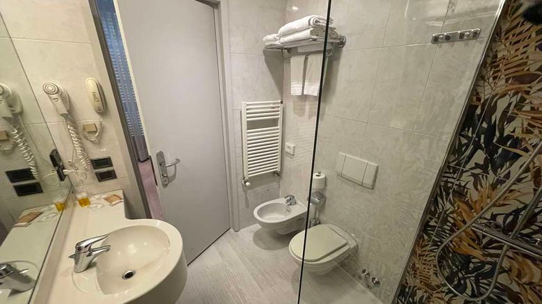 <b>Sure Hotel by Best Western Turin City Room</b>. Images powered by <a href="https://iceportal.shijigroup.com/" title="IcePortal" target="_blank">IcePortal</a>.