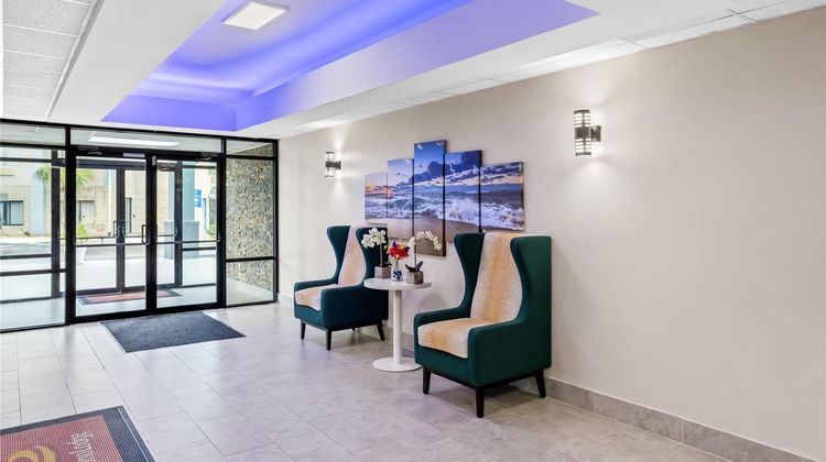 Econo Lodge Lobby