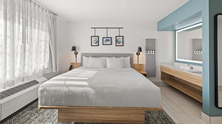 <b>Sleep Inn & Suites Verona Suite</b>. Images powered by <a href="https://iceportal.shijigroup.com/" title="IcePortal" target="_blank">IcePortal</a>.