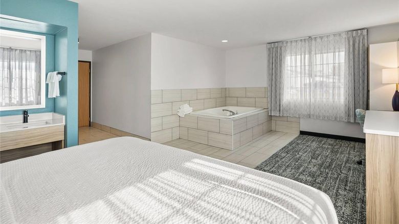 <b>Sleep Inn & Suites Verona Suite</b>. Images powered by <a href="https://iceportal.shijigroup.com/" title="IcePortal" target="_blank">IcePortal</a>.