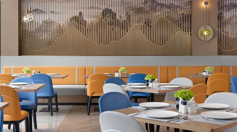 <b>Hampton by Hilton Tianmen Mountain Restaurant</b>. Images powered by <a href="https://iceportal.shijigroup.com/" title="IcePortal" target="_blank">IcePortal</a>.