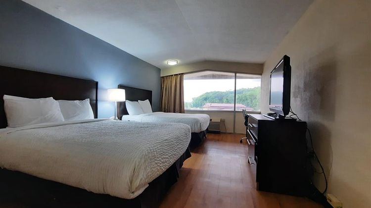 Americas Best Value Inn Moline Room