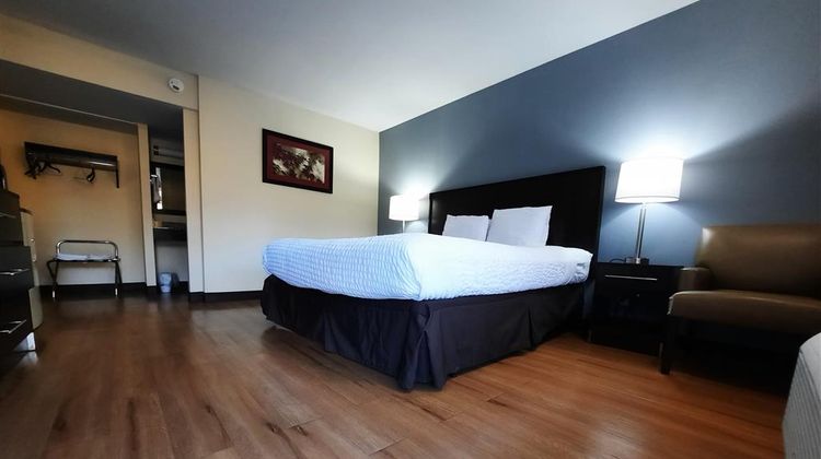 Americas Best Value Inn Moline Room