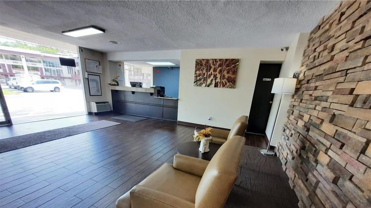 Americas Best Value Inn Moline Lobby