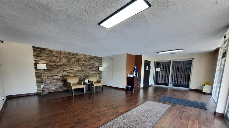 Americas Best Value Inn Moline Lobby