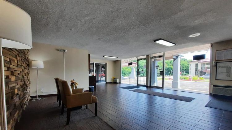 Americas Best Value Inn Moline Lobby