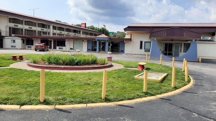 Americas Best Value Inn Moline Exterior