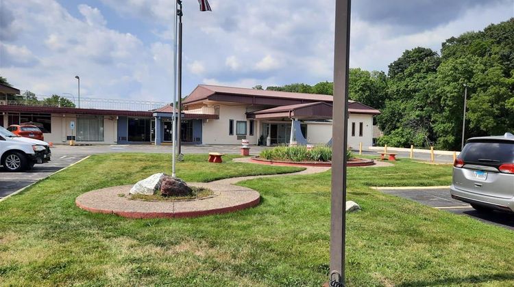 Americas Best Value Inn Moline Exterior