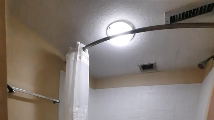 Americas Best Value Inn Moline Room