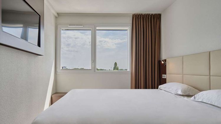 Fasthotel Caen Memorial Room