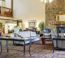 Howard Johnson by Wyndham Merrillville Lobby