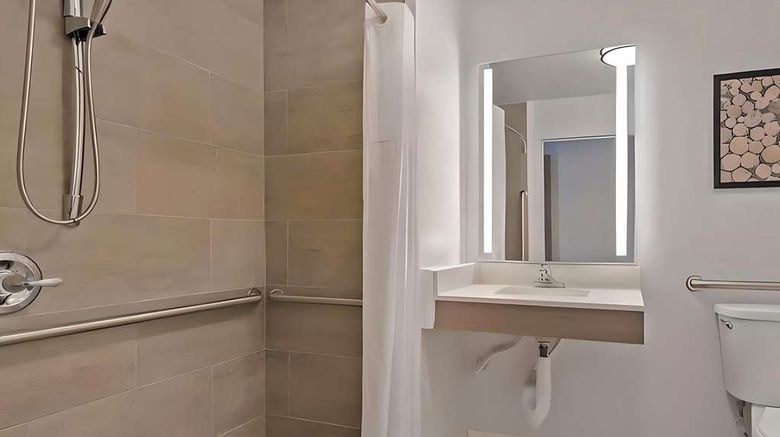 <b>Comfort Inn Hayward Room</b>. Images powered by <a href="https://iceportal.shijigroup.com/" title="IcePortal" target="_blank">IcePortal</a>.
