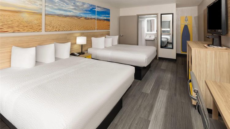 Days Inn by Wyndham El Paso West Room