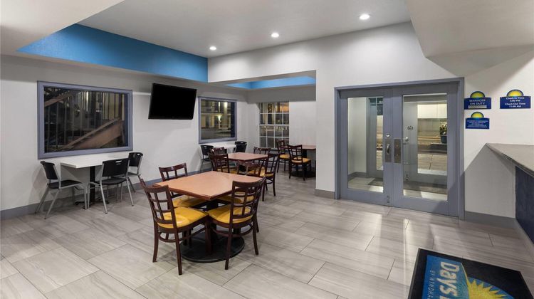Days Inn by Wyndham El Paso West Lobby
