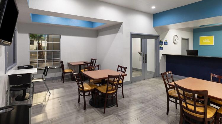 Days Inn by Wyndham El Paso West Lobby