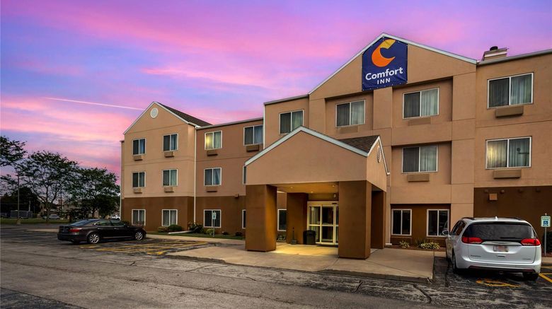 <b>Comfort Inn & Suites Exterior</b>. Images powered by <a href="https://iceportal.shijigroup.com/" title="IcePortal" target="_blank">IcePortal</a>.