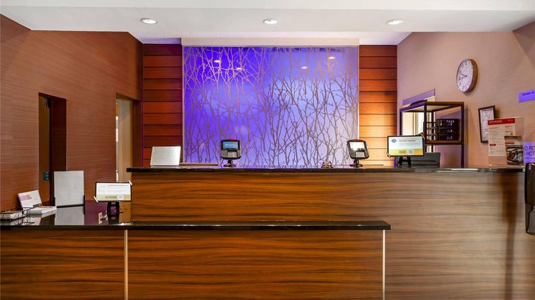 <b>Comfort Inn & Suites Lobby</b>. Images powered by <a href="https://iceportal.shijigroup.com/" title="IcePortal" target="_blank">IcePortal</a>.