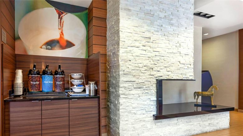 <b>Comfort Inn & Suites Lobby</b>. Images powered by <a href="https://iceportal.shijigroup.com/" title="IcePortal" target="_blank">IcePortal</a>.