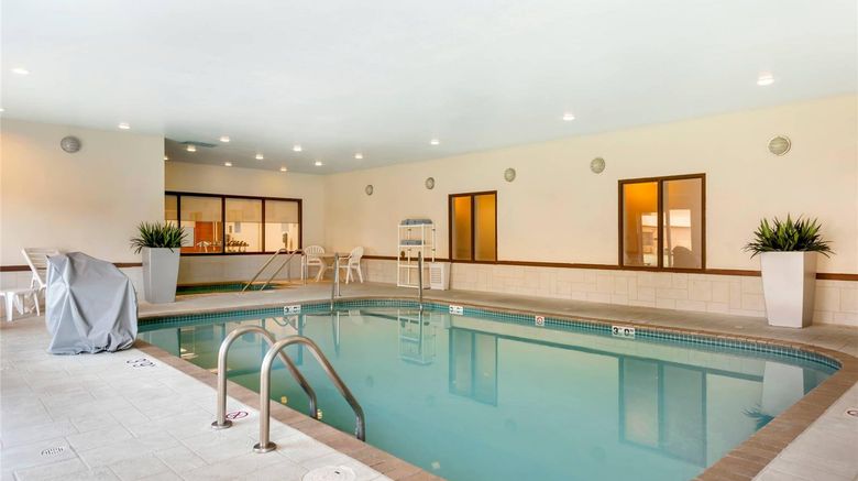 <b>Comfort Inn & Suites Pool</b>. Images powered by <a href="https://iceportal.shijigroup.com/" title="IcePortal" target="_blank">IcePortal</a>.