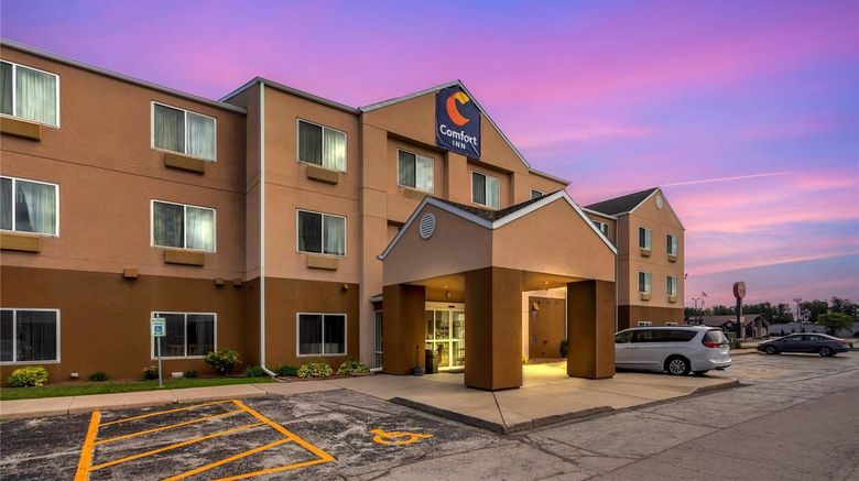 <b>Comfort Inn & Suites Exterior</b>. Images powered by <a href="https://iceportal.shijigroup.com/" title="IcePortal" target="_blank">IcePortal</a>.