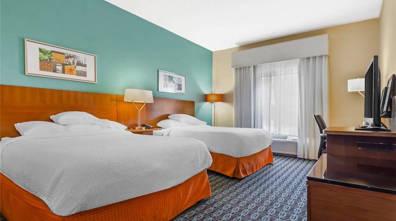 <b>Comfort Inn & Suites Room</b>. Images powered by <a href="https://iceportal.shijigroup.com/" title="IcePortal" target="_blank">IcePortal</a>.