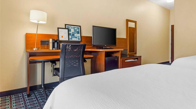 <b>Comfort Inn & Suites Room</b>. Images powered by <a href="https://iceportal.shijigroup.com/" title="IcePortal" target="_blank">IcePortal</a>.