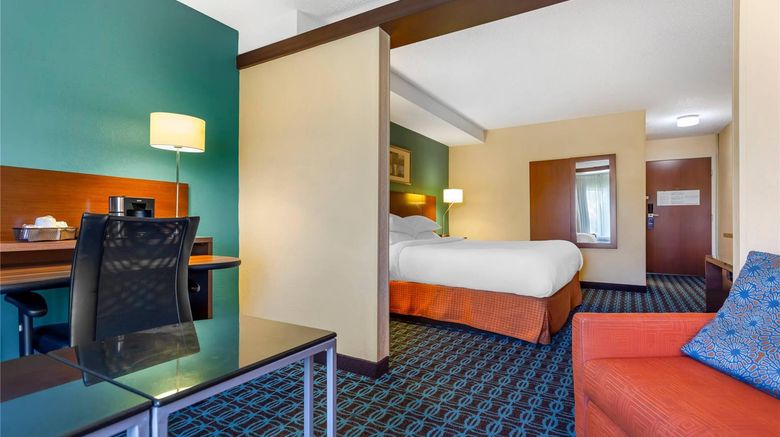 <b>Comfort Inn & Suites Suite</b>. Images powered by <a href="https://iceportal.shijigroup.com/" title="IcePortal" target="_blank">IcePortal</a>.