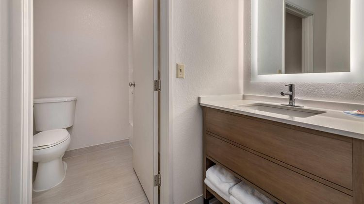 Comfort Inn & Suites Room