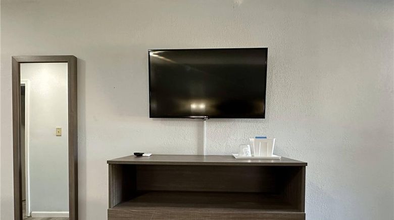 <b>Suburban Studios Newport News - Hampton Room</b>. Images powered by <a href="https://iceportal.shijigroup.com/" title="IcePortal" target="_blank">IcePortal</a>.